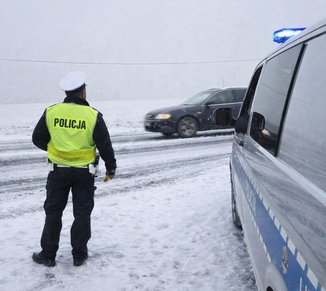policjant, samochód, droga