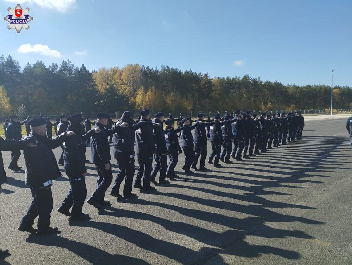 Policjanci szkolili się na bialskim lotnisku. Ma być bezpieczniej na imprezach masowych