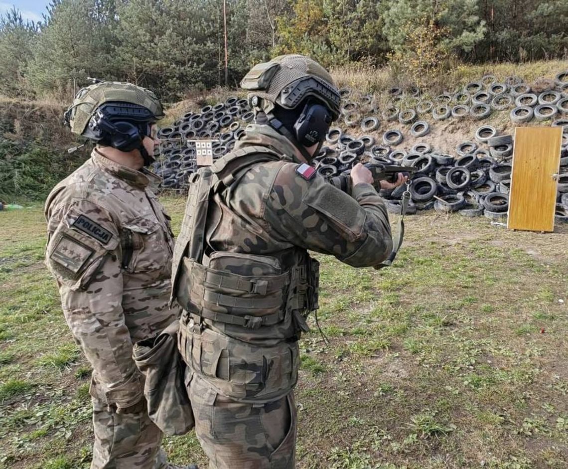 żołnierze podczas szkolenia na strzelnicy w Woskrzenicach Dużych, listopad 2025