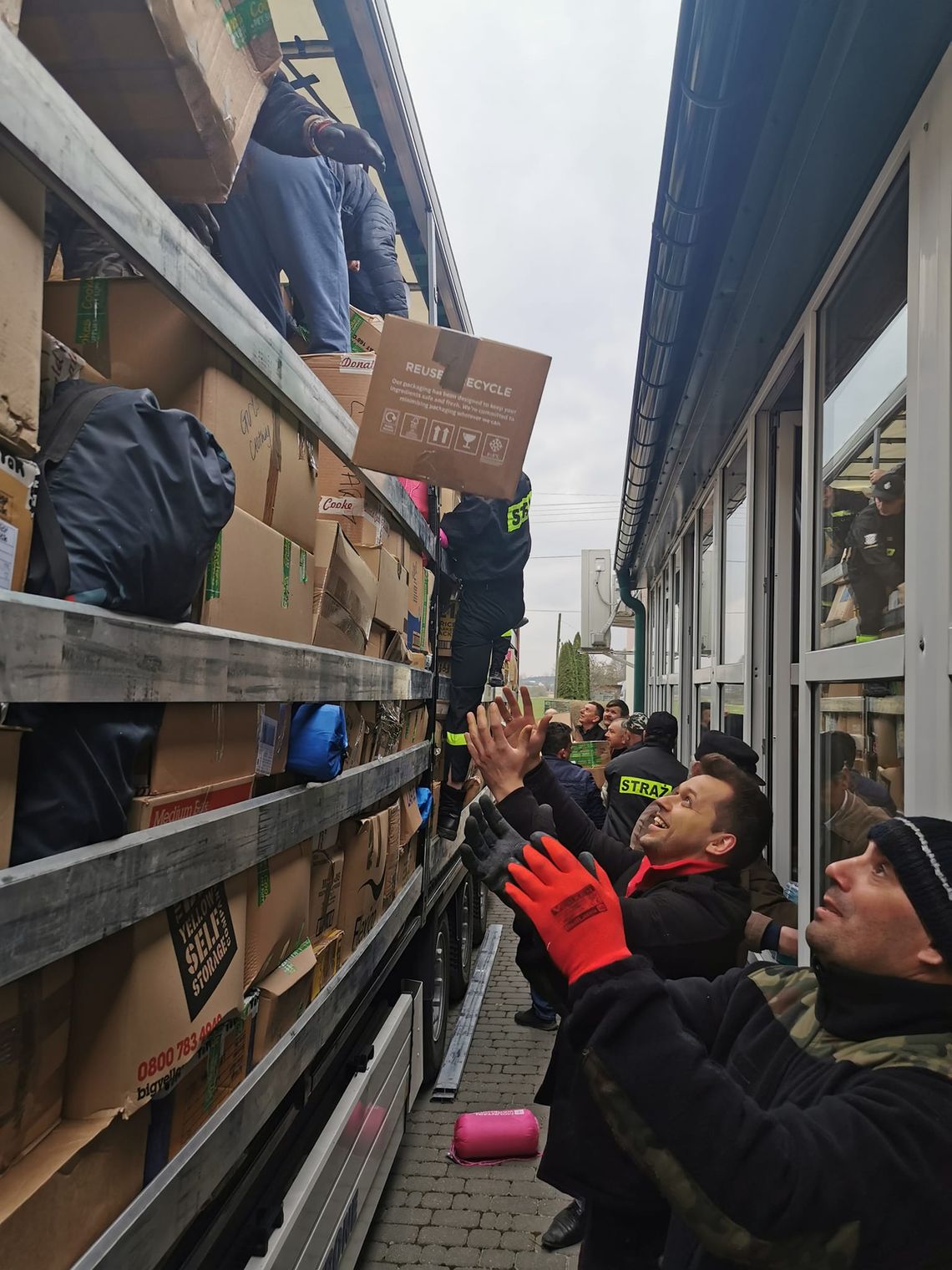 Pomoc z Anglii trafiła do Ukraińców w dwóch krajach