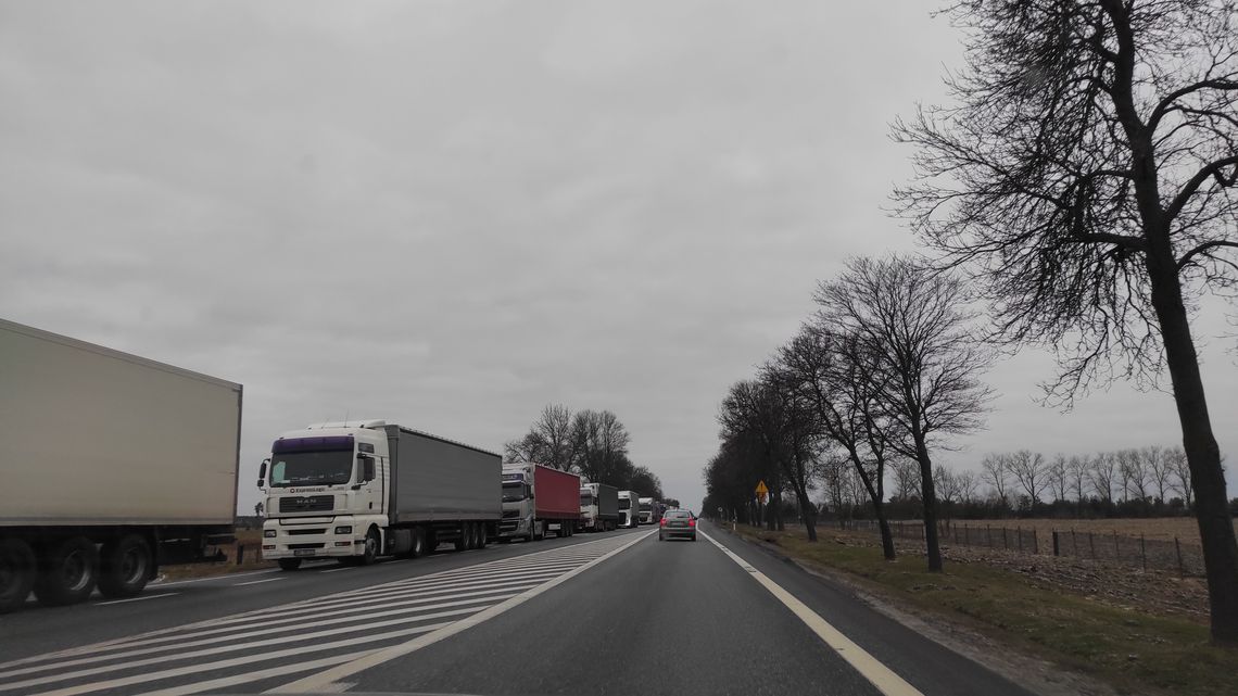 Ponad 1500 ciężarówek w kolejce do granicy w Koroszczynie Ponad 1500 ciężarówek w kolejce do granicy w Koroszczynie