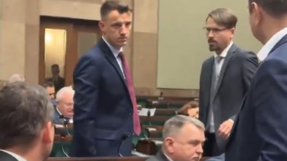 Poseł wyproszony z sali obrad. [WIDEO]