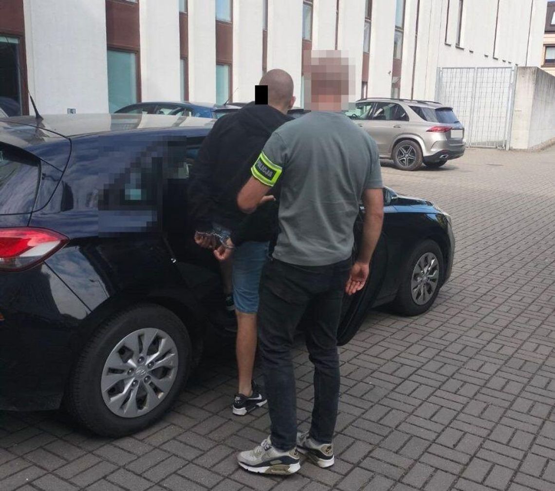 Posiadał 240 cm konopie, amfetaminę i marihuanę Posiadał 240 cm konopie, amfetaminę i marihuanę