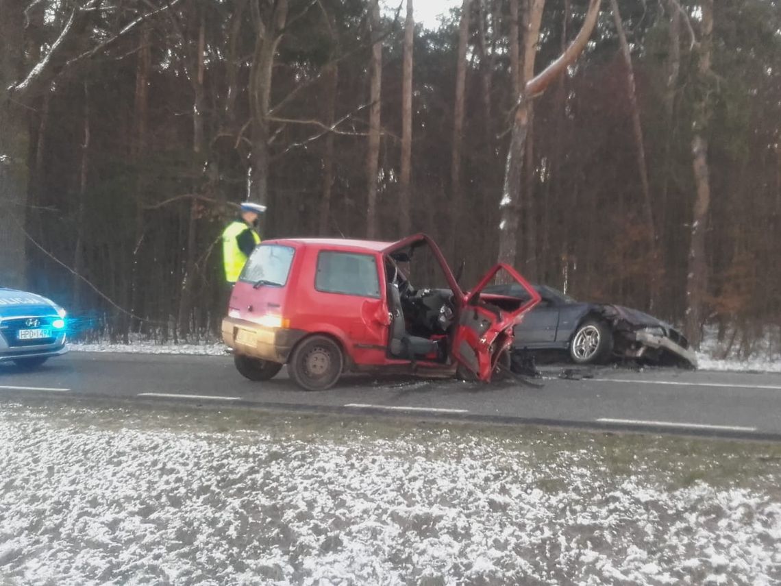 Powiat bialski: Czołowe zderzenie dwóch aut