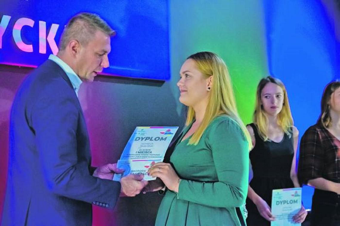 Powiat bialski: Iza wyśpiewała pierwszą nagrodę