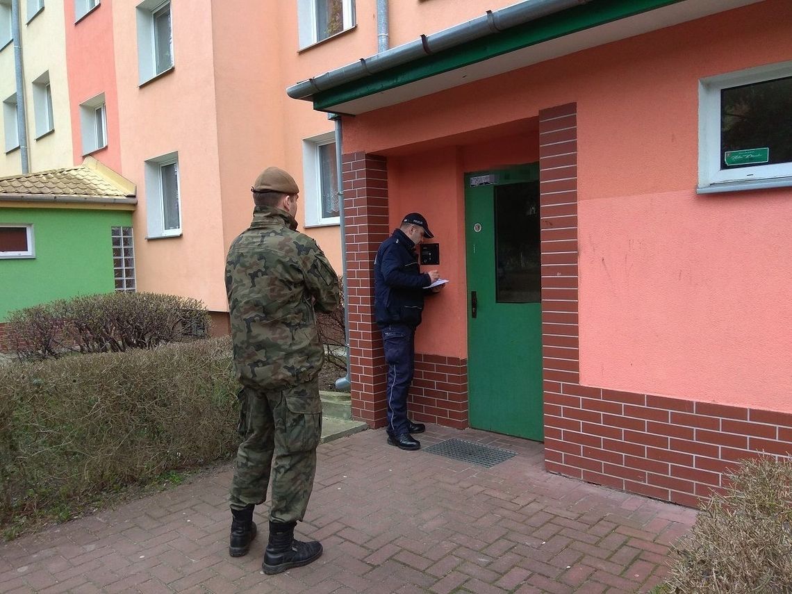 Powiat bialski: Policjanci i żołnierze sprawdzają wykonywanie obowiązku kwarantanny