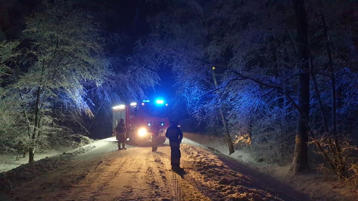 Powiat bialski: Trudne warunki na drogach. Ponad 70 interwencji straży pożarnej