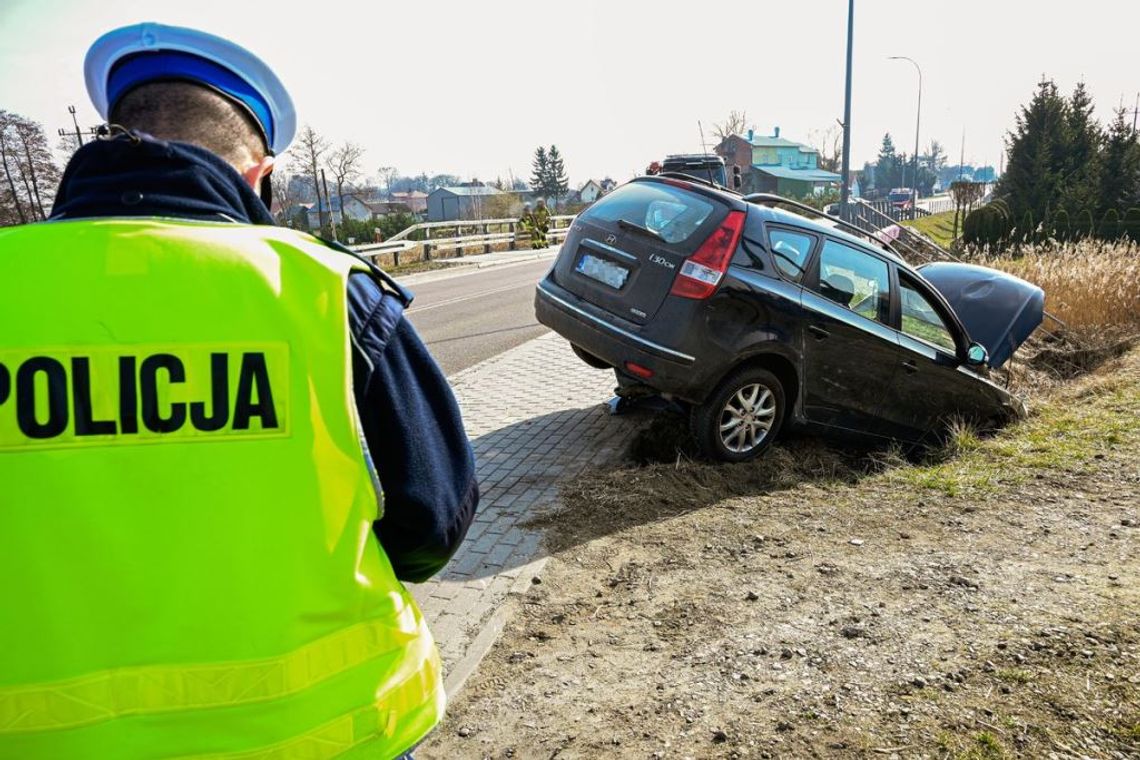 Uciekał przed policją. Wyrzucił narkotyki i wiatrówkę