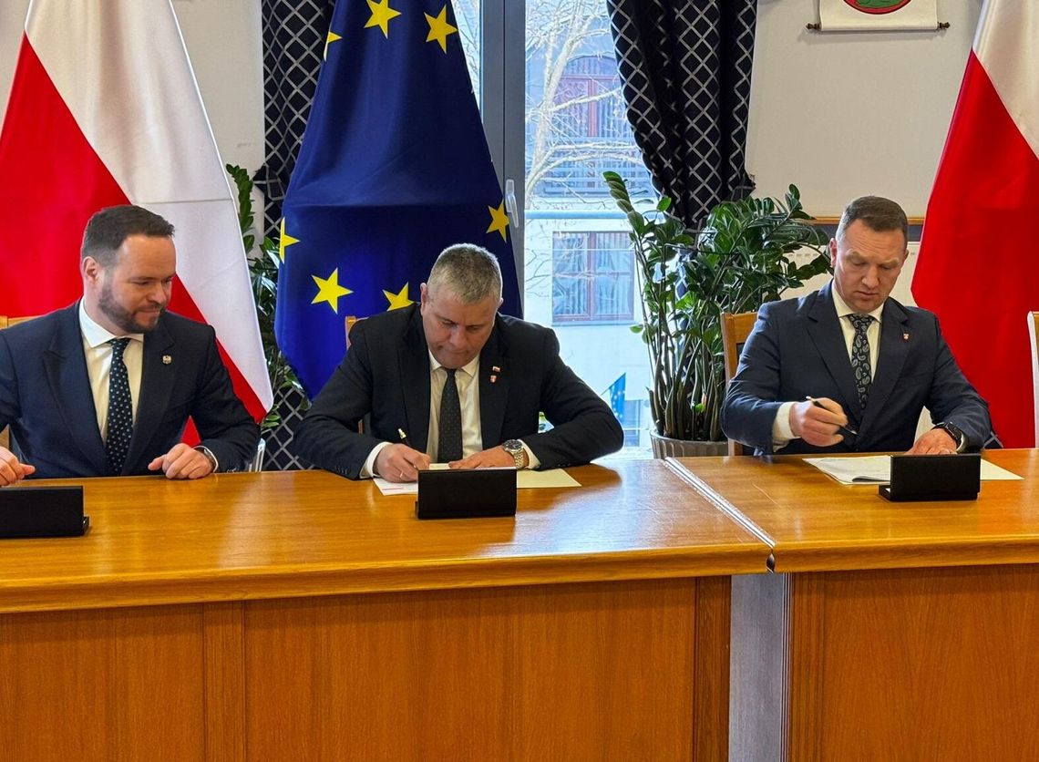 POWIAT RADZYŃSKI: Pozyskali ponad 22 mln zł. Czas na inwestycje POWIAT RADZYŃSKI: Pozyskali ponad 22 mln zł. Czas na inwestycje