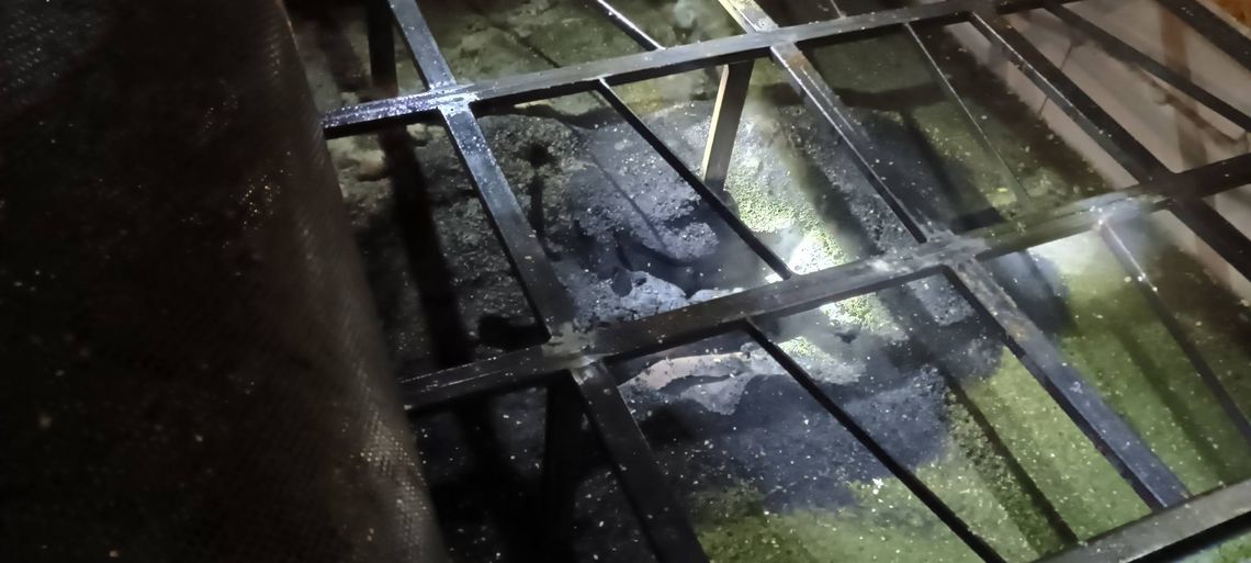 Pożar w suszarni pestek dyni w Sosnówce. Spłonęły 4 tony ziaren