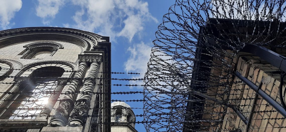 Próba ucieczki z lubelskiego aresztu. Przepiłowali kraty i weszli na dach