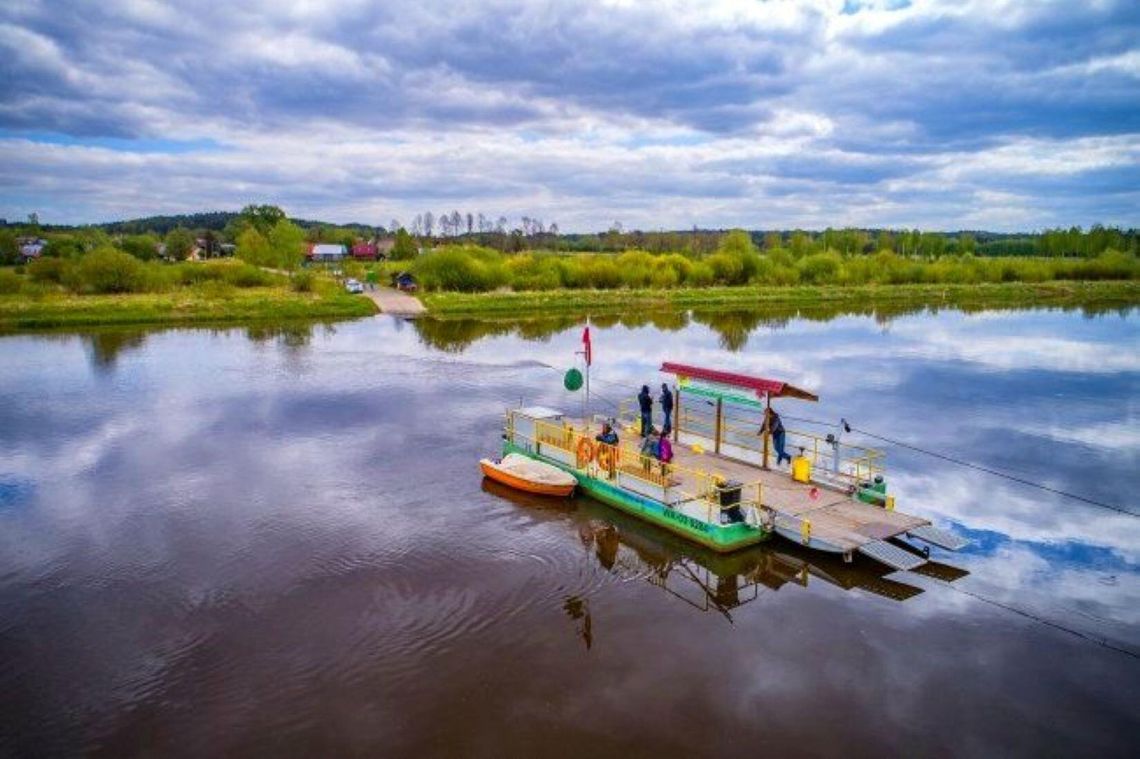 Prom już pływa przez Bug