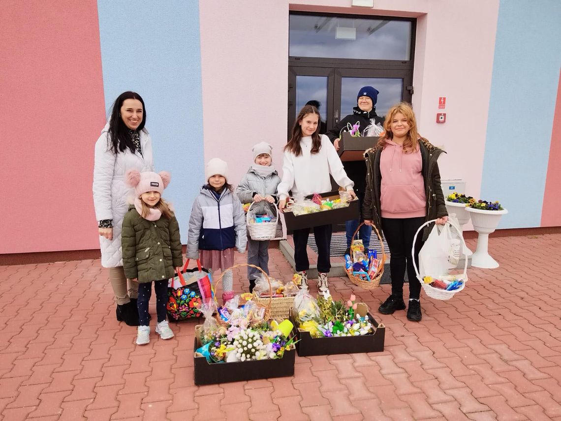 Przyjechali do chorych w Curynie. Przywieźli radość, stroiki i bratki