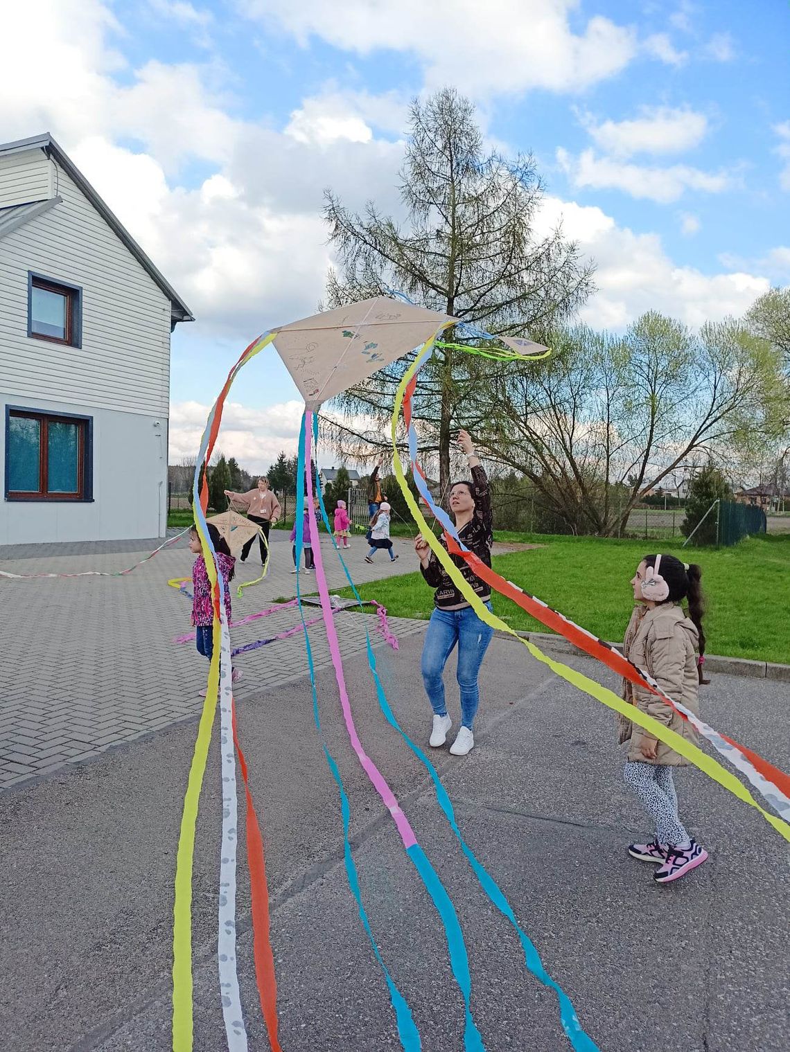 Puszczali latawce i skręcali balony. Tak minął Dzień Dobra w Rossoszu