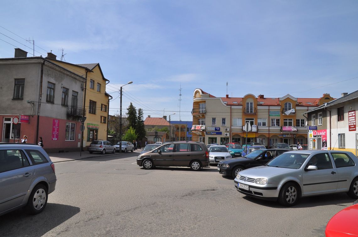 Radzyń Podlaski: Burmistrz ma pomysł na miejsca parkingowe, ale go nie zdradza