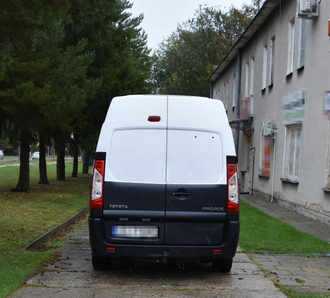 Radzyń Podlaski. Cofający bus najechał na pieszego Radzyń Podlaski. Cofający bus najechał na pieszego