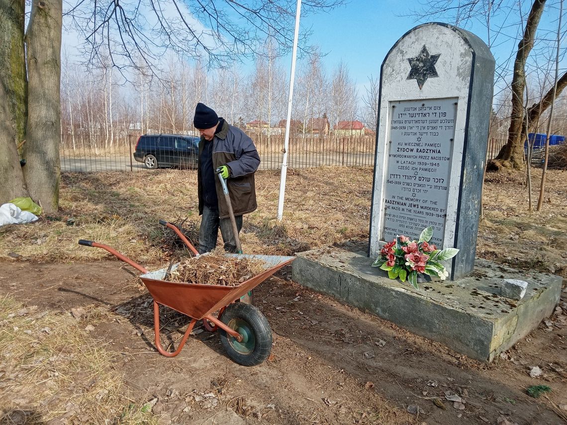 Radzyń Podlaski: Na uporządkowany cmentarz chcą przenieść macewy