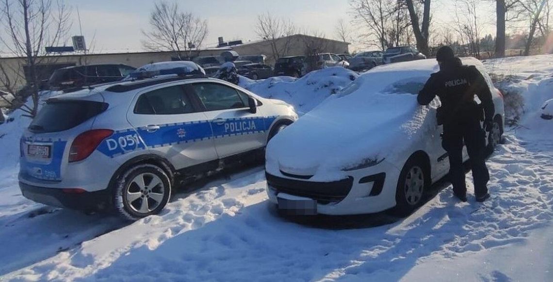 RADZYŃ PODLASKI: Uratowali mężczyznę marznącego w niesprawnym aucie