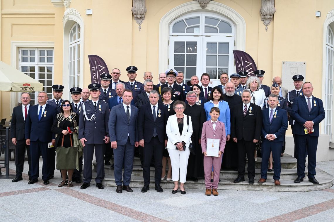 Radzyńscy działacze z krzyżem papieskim