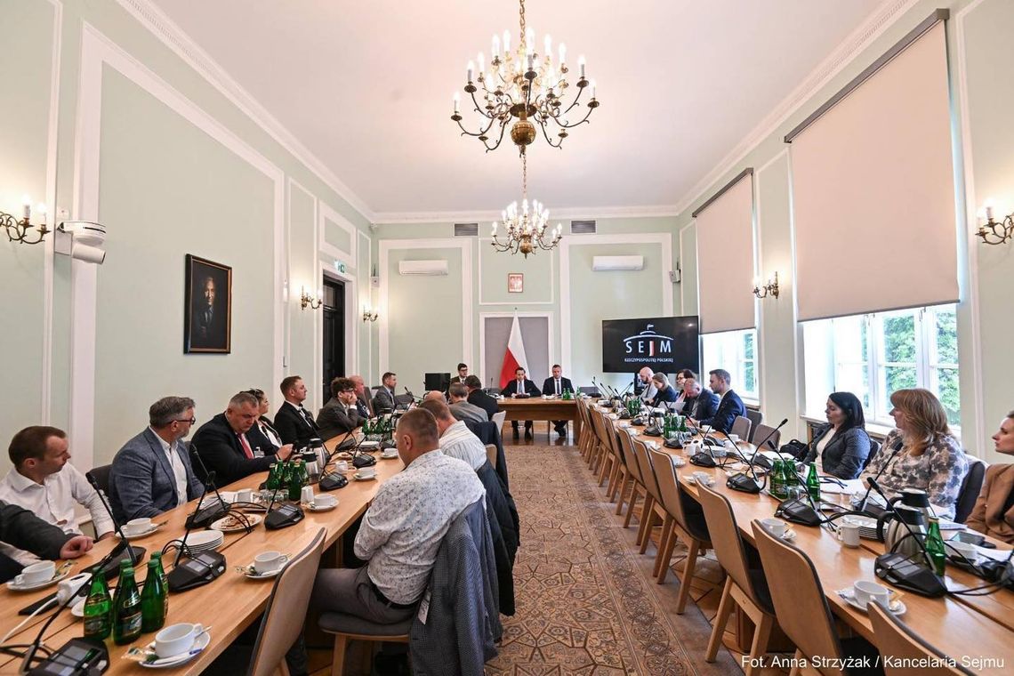 Debata na temat transportu trwa teraz na parlamentarnych posiedzeniach i w zaciszach gabinetów