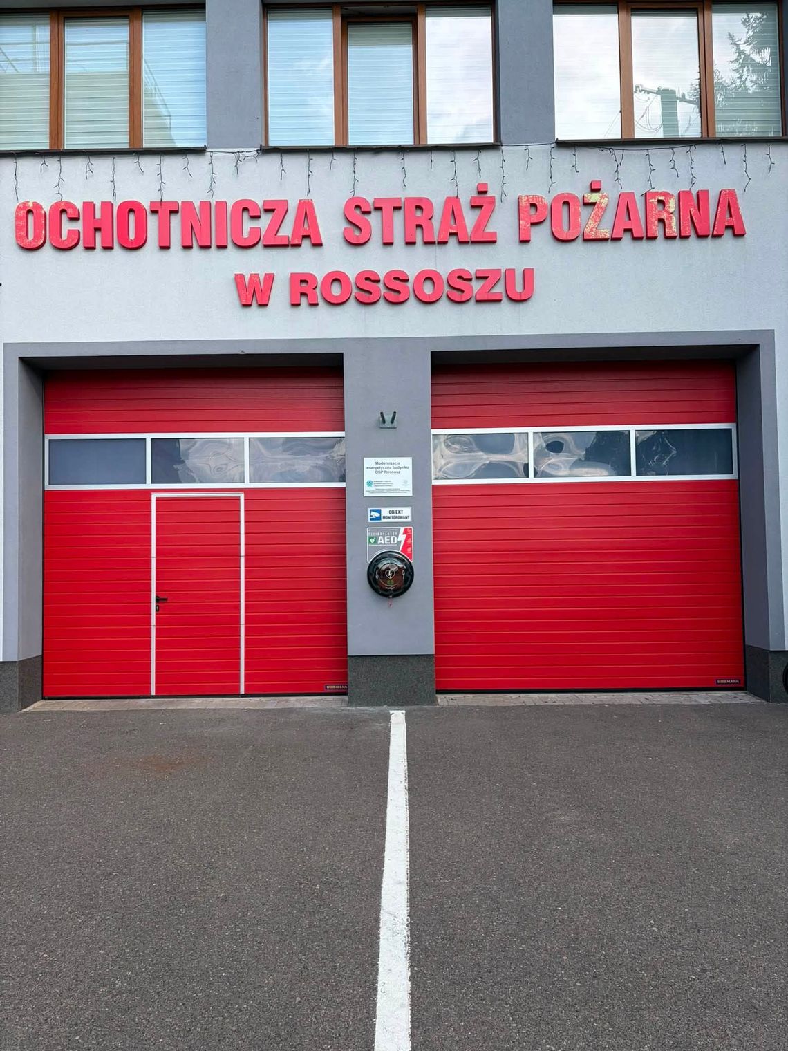 Rossosz. Na budynku OSP zamontowano defibrylator AED Rossosz. Na budynku OSP zamontowano defibrylator AED