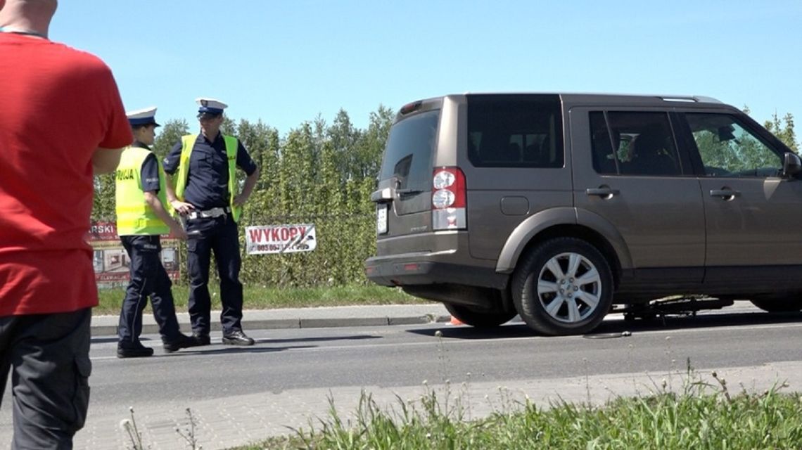 Rowerzystka pod kołami samochodu!