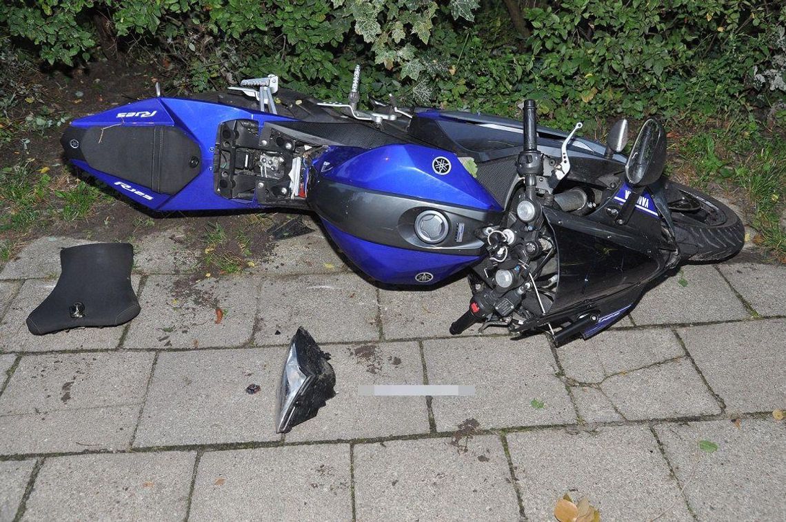 Rowerzystka wjechała w auto, a piesza weszła pod motocykl
