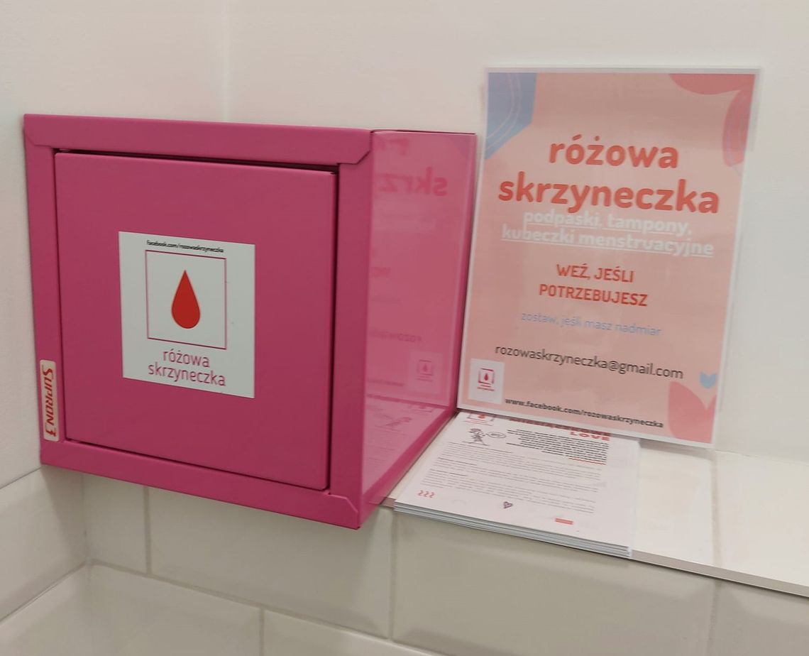 Różowa skrzyneczka w Piszczacu. Wyjaśniamy, o co chodzi