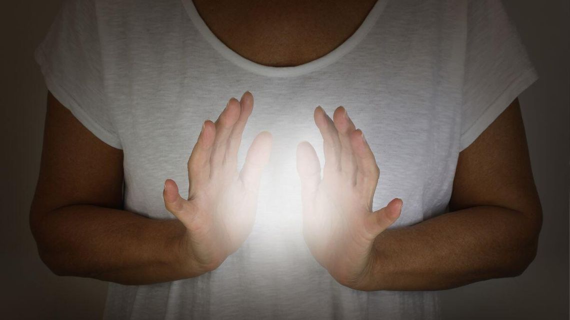 Rząd legalizuje uzdrowicieli? Ostre stanowisko Ministerstwa Zdrowia