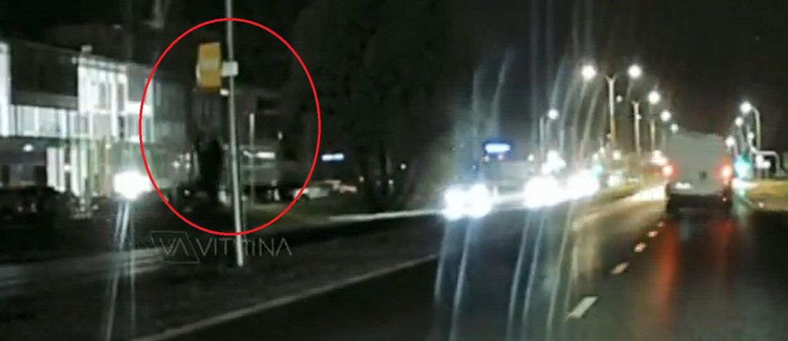 Siekiera i młotek. Fotoradar działał tylko dobę, bo ktoś go bardzo nie lubi [WIDEO]