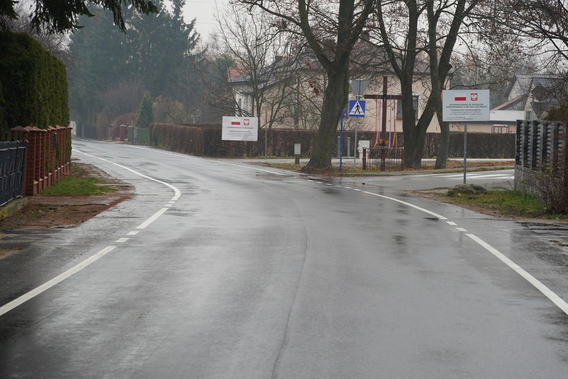 Skok cywilizacyjny w Woli Osowińskiej. Nowy asfalt i system ściekowy