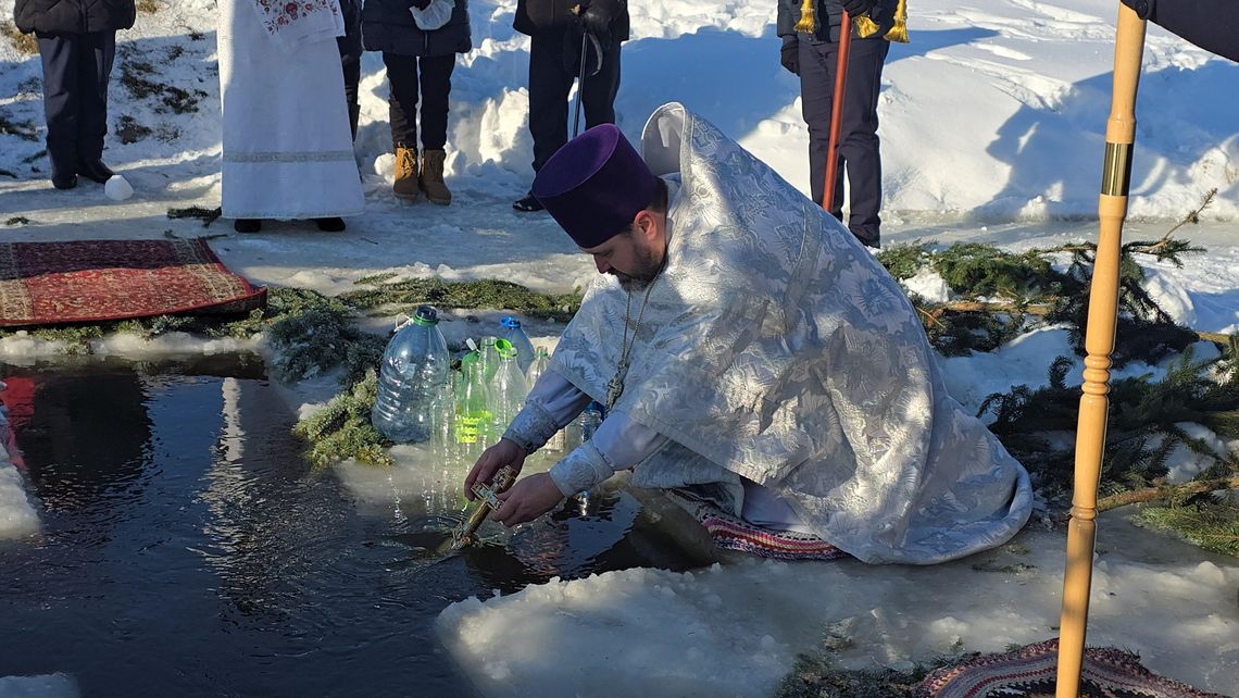 Sławatycze. Wierzą, że poświęcona woda uzdrawia [GALERIA ZDJĘĆ, FILM]