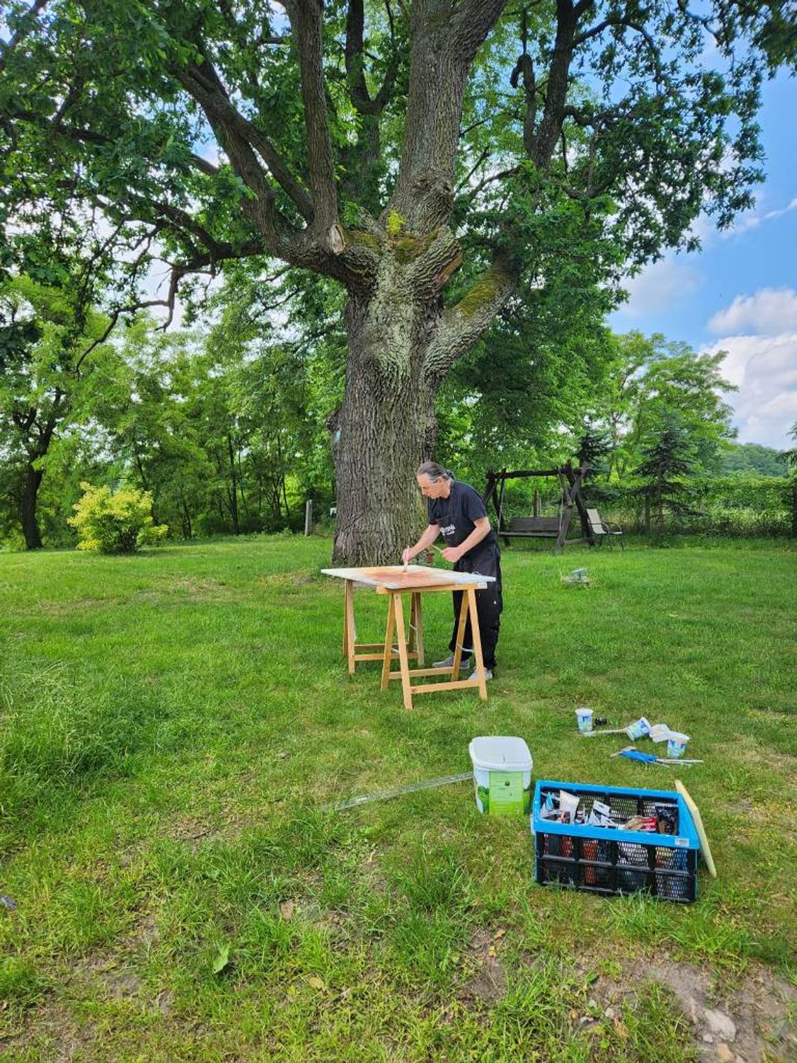 Artyści na plenerze do Dworze Woskrzenice. Dziś wernisaż