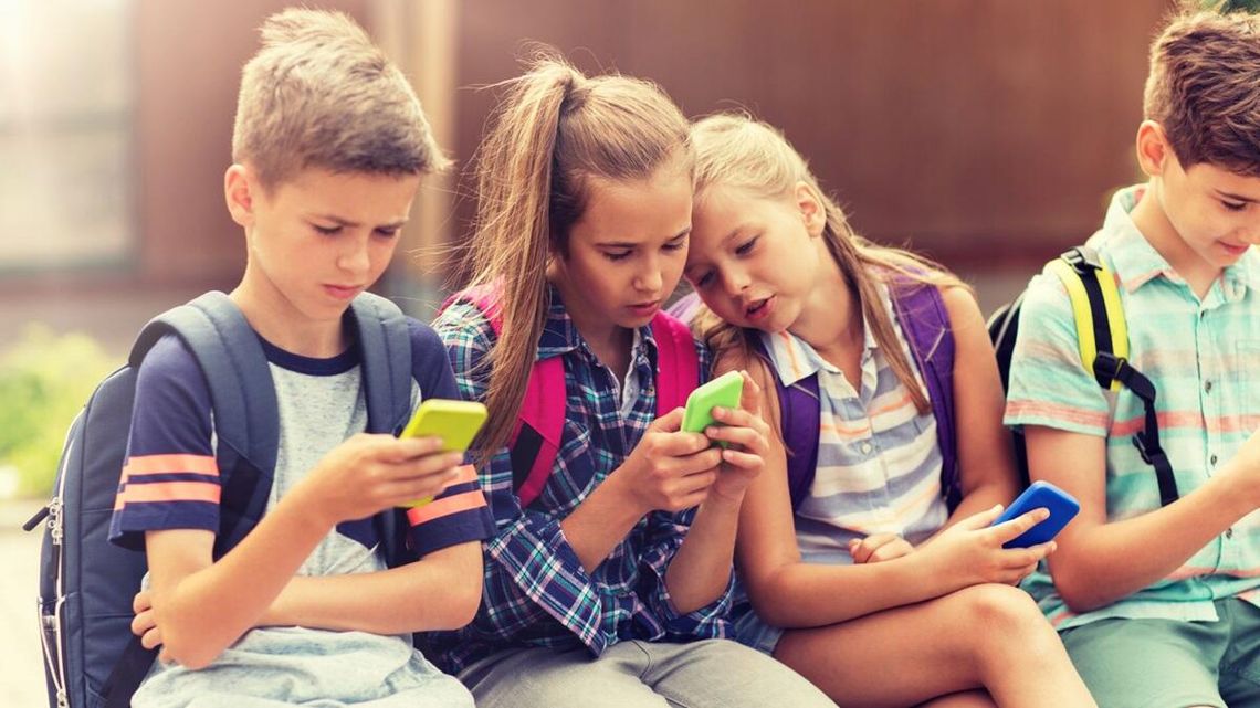 Wiemy, co rodzice sądzą o zakazie korzystania z nich