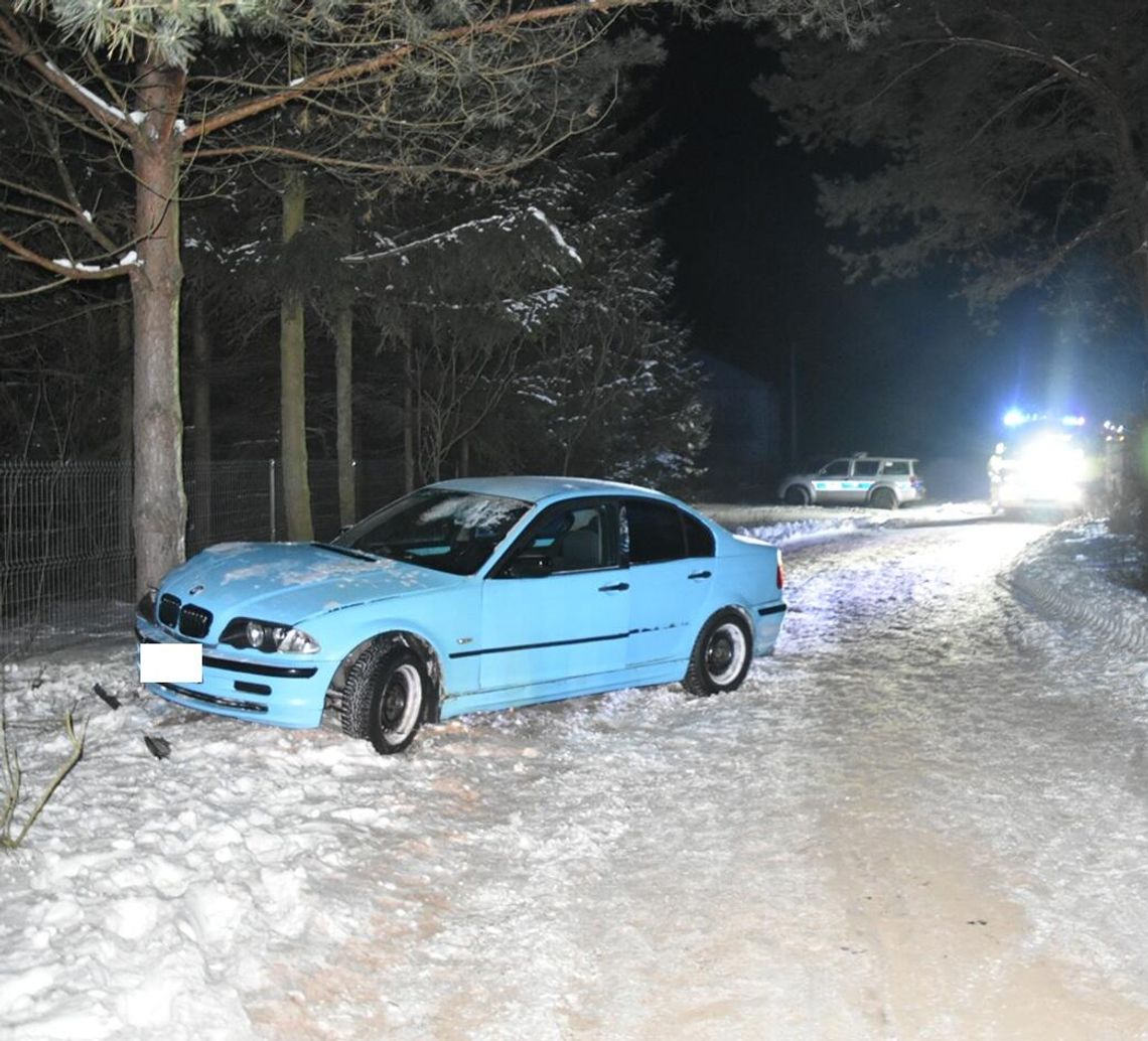 Stracił panowanie nad autem i uderzył w drzewo