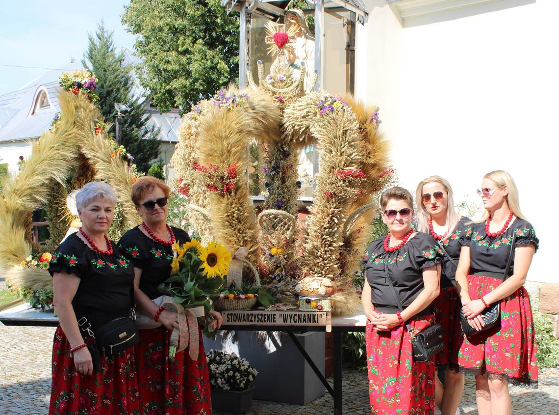 Święto plonów w Starej Kornicy za nami. Poznaliśmy autorów najpiękniejszych wieńców i stoisk Święto plonów w Starej Kornicy za nami. Poznaliśmy autorów najpiękniejszych wieńców i stoisk