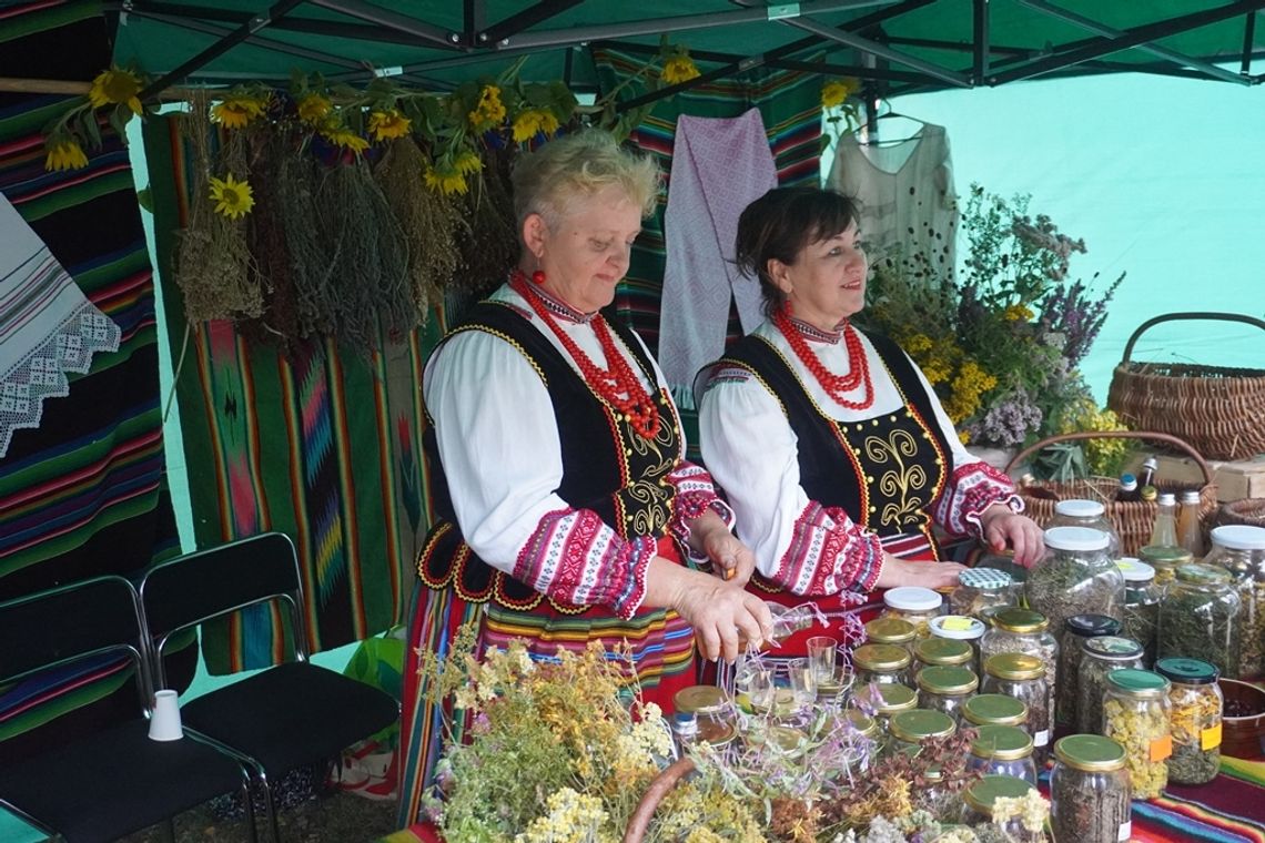 Miejscowi prezentowali zioła. Gotował dla nich finalista MasterChef  [ZDJĘCIA]