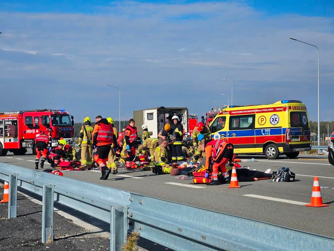 Symulacja wypadku masowego. Ratowali poszkodowanych jadących autokarem [ZDJĘCIA]