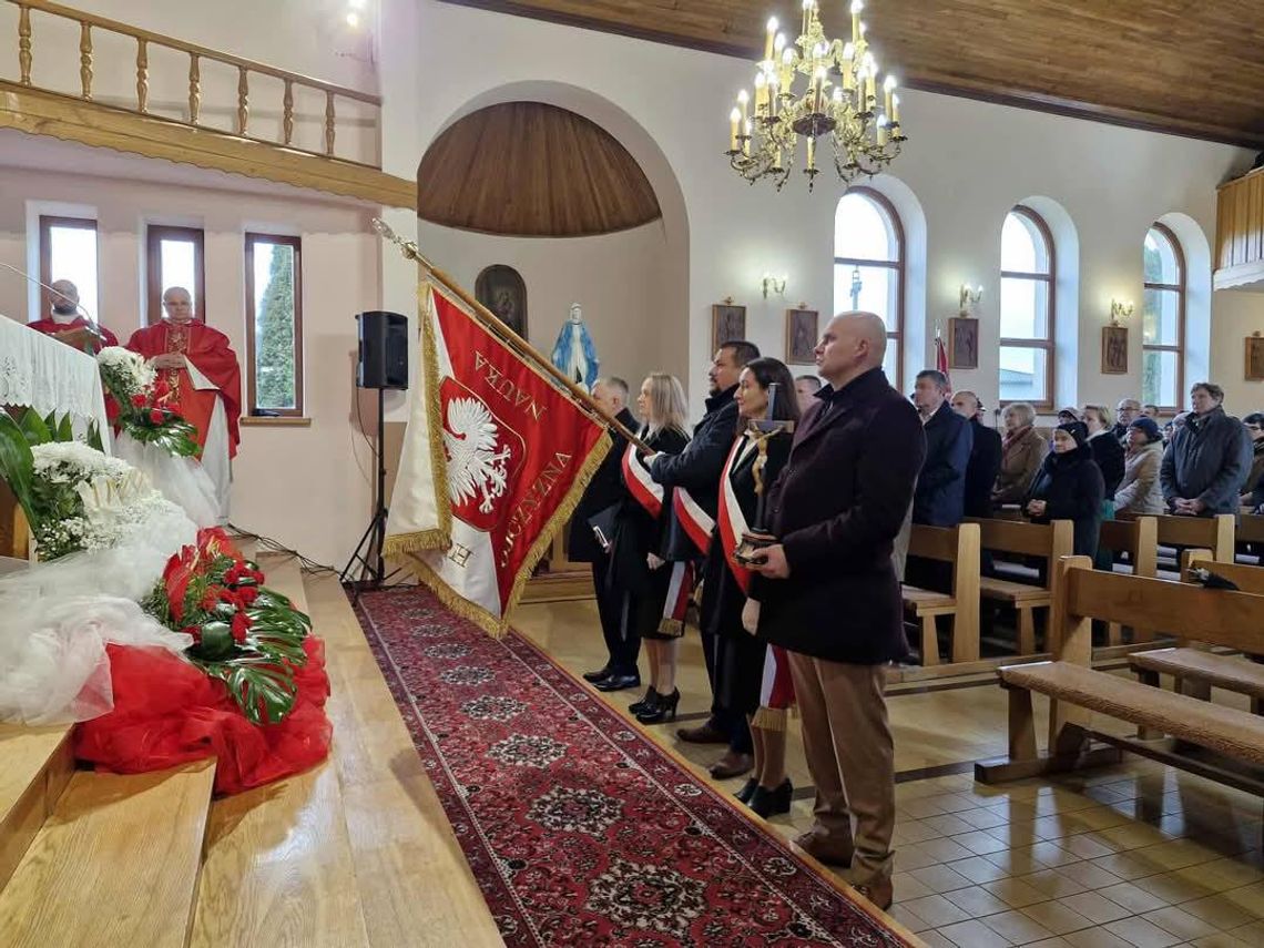 Szkoła w Dawidach za patronów ma unitów. Nowy sztandar przekazany [ZDJĘCIA]