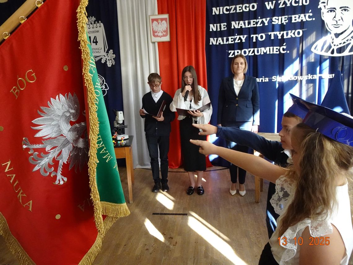 Szkoła w Dobryniu Dużym ze sztandarem. Zobaczcie zdjęcia z uroczystości