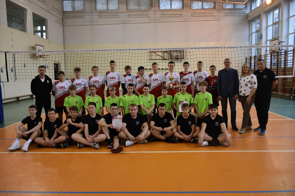 "Szóstka" najlepsza w siatkówce.