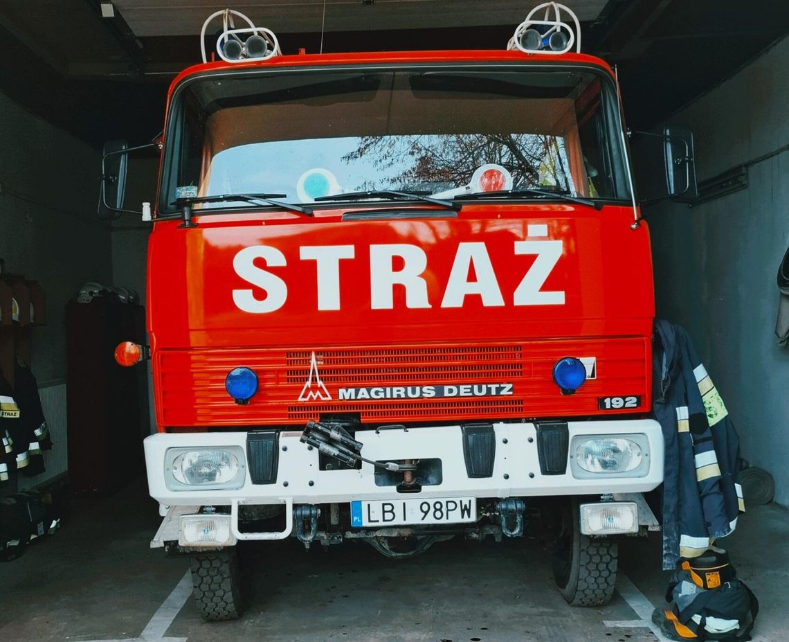 Zapaliły się palety z elektrośmieciami. Szybka akcja strażaków