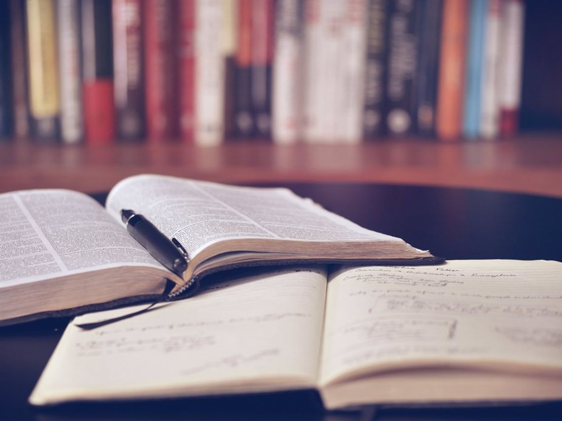 Tematem rozmowy będzie książka „Alchemik" Tematem rozmowy będzie książka „Alchemik"