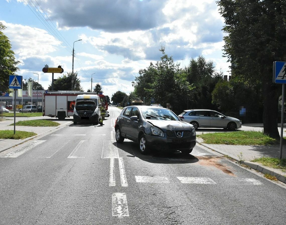 Terespol: dostawczak najechał na samochody, które zatrzymały się przed przejściem dla pieszych