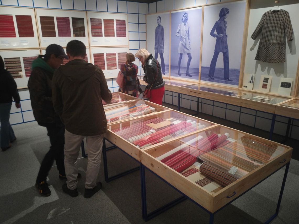 Tkackie ornamenty na wystawie do końca sierpnia