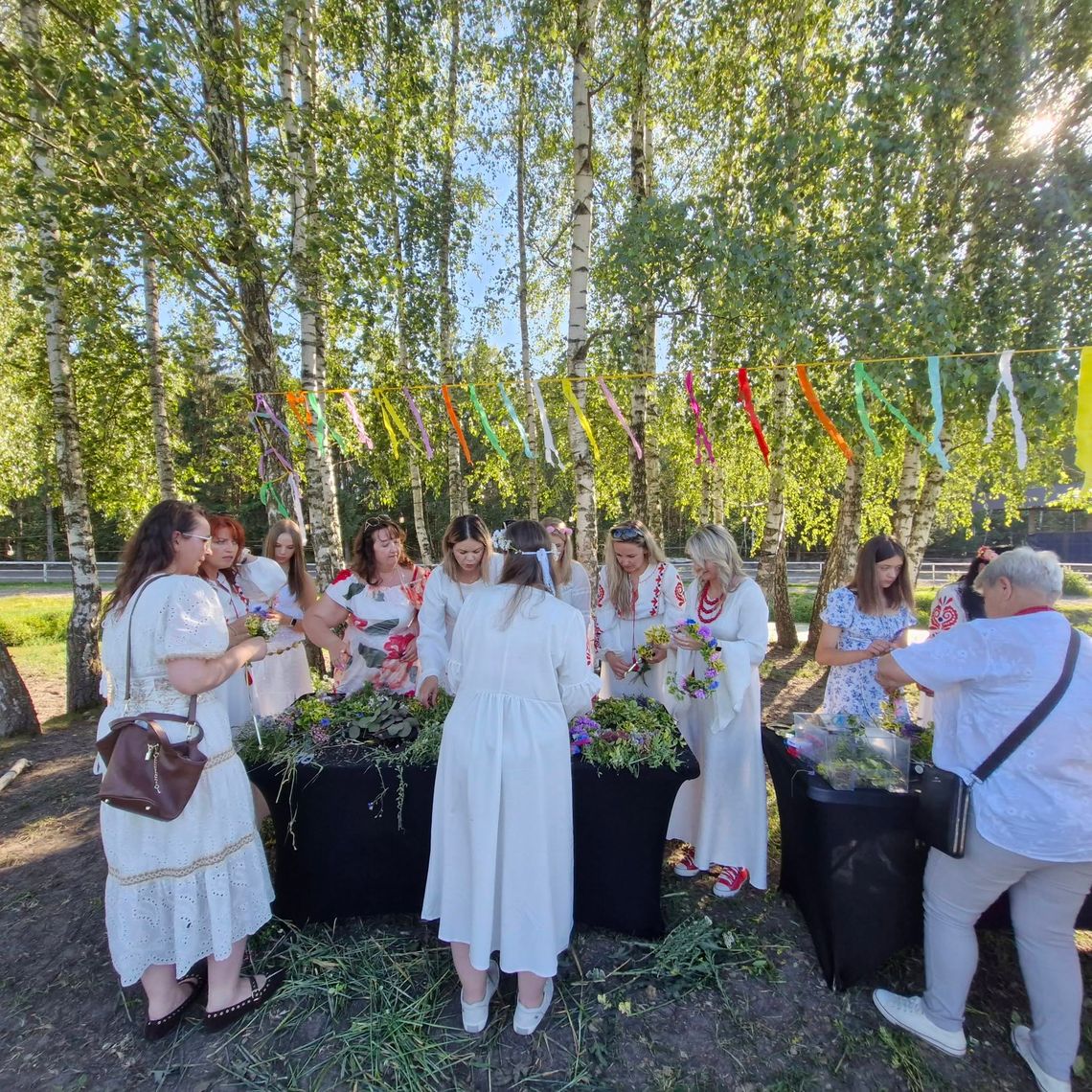 Tradycja, muzyka i wianki na przystani nad Lutnią