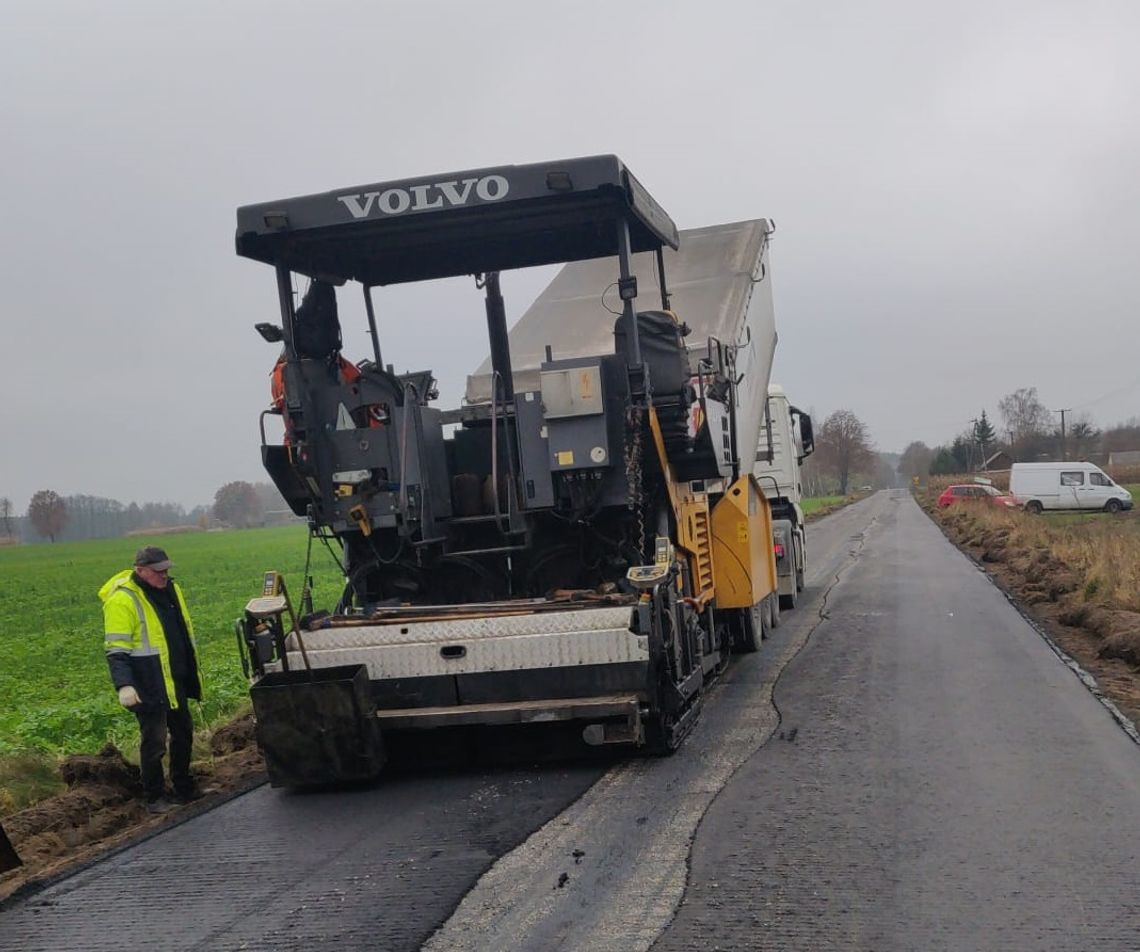 Trwa remont drogi łączącej dwie gminy