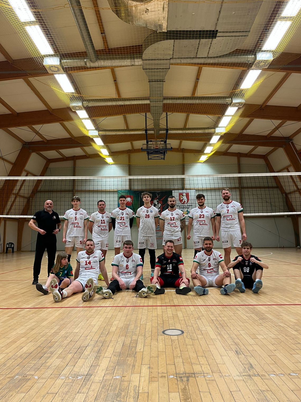 Trzecioligowe zmagania pod siatką.