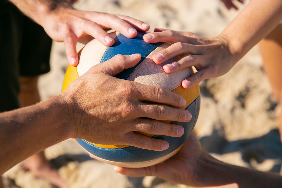 Turniej siatkówki dla dzieci i młodzieży na plaży w Porosiukach