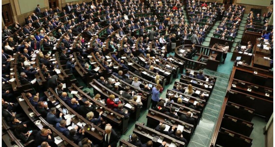 Kraj. Tusk pierwszy, ale większość w Sejmie może mieć prawica Kraj. Tusk pierwszy, ale większość w Sejmie może mieć prawica